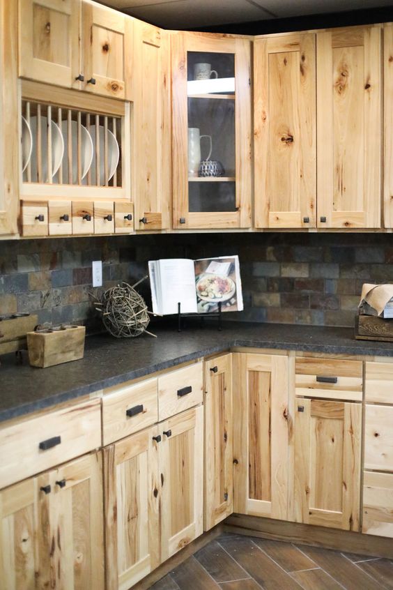 What Countertop Design looks Good with Hickory Cabinet?